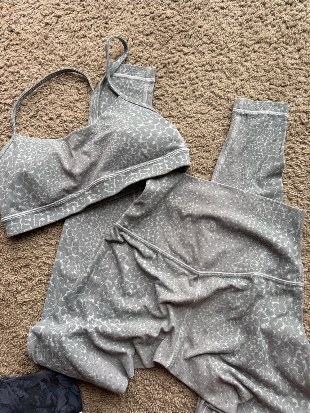lululemon athletica Light Gray Printed Active Set - Sports Bra & Leggings